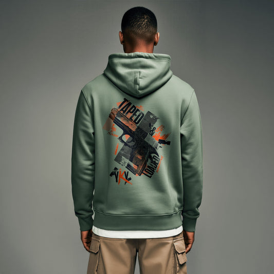 Organic Hoodie „TAPED & LOADED“ – Model von hinten in Cargohose und Kapuzenpullover in angesagtem Aloe mit  auffälligem Streetstyle Backprint „taped & loaded“ 