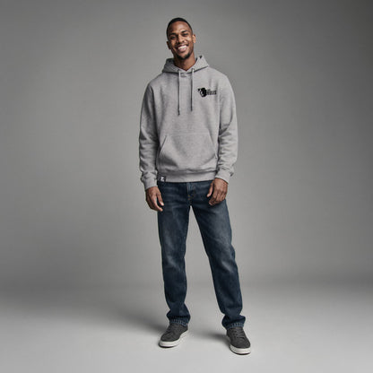 Organic Hoodie 'ZERO RULES' – Mann von vorne, grauer Oversize Hoodie mit Frontprint. Heavy Oversize Fit. Premium Cinematic Streetwear. Film Art Wear – Designed in Hamburg.