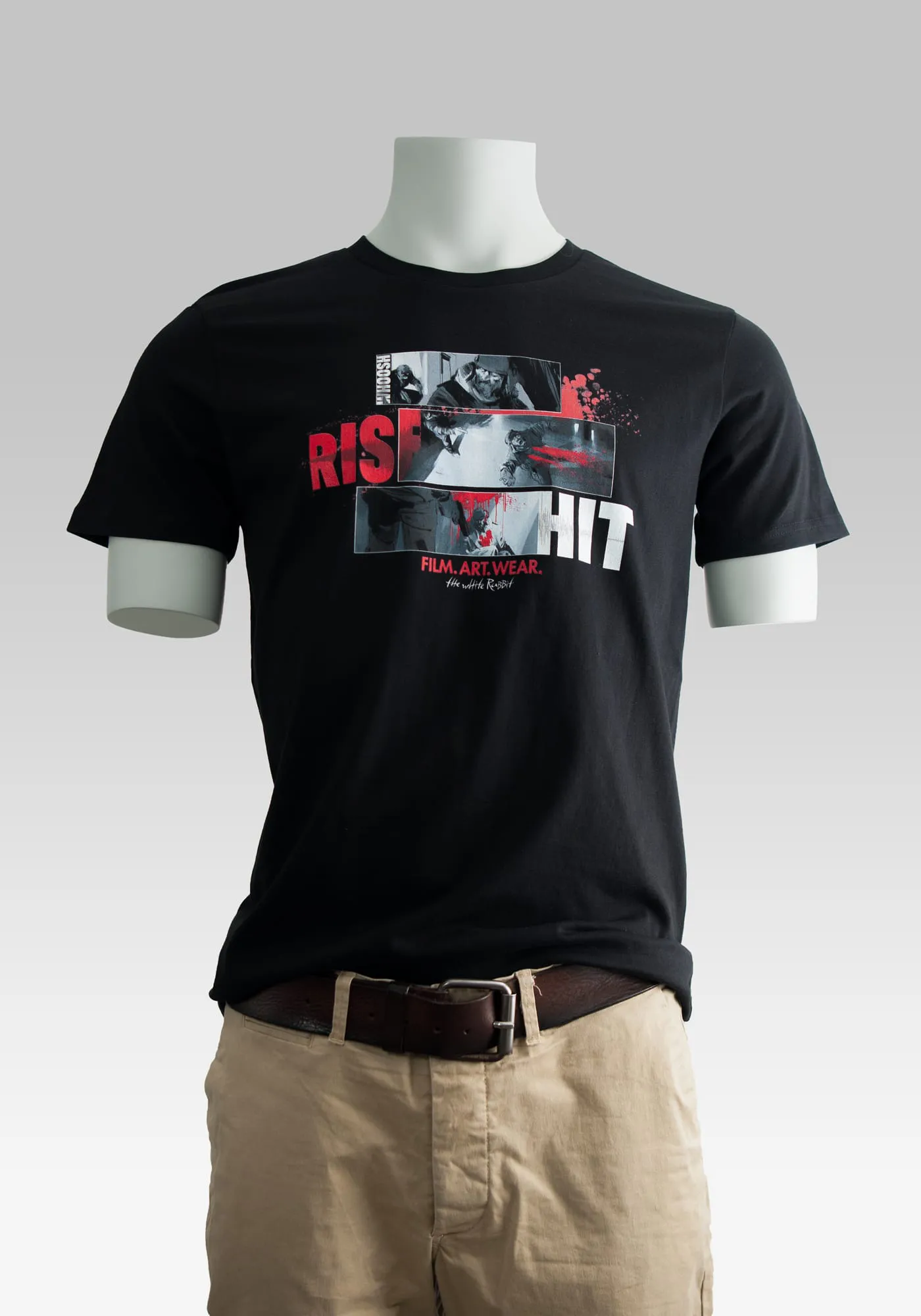 schwarzes Hitman Comic Motiv T-Shirt auf Hollowpuppe Frontansicht