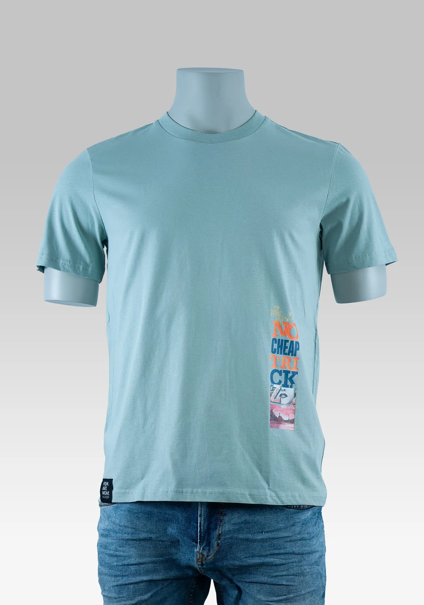 Skater style jungs T-Shirt mit Emblem Print Vorderseite auf Hollowpuppe
